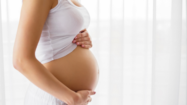 kobieta w ciąży mająca wysiłkowe nietrzymanie moczu